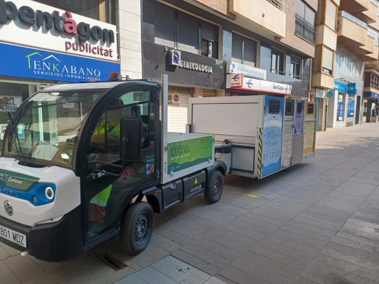 Vila-real recolleix els residus en la zona de vianants i comercial amb illes mòbils de contenidors 