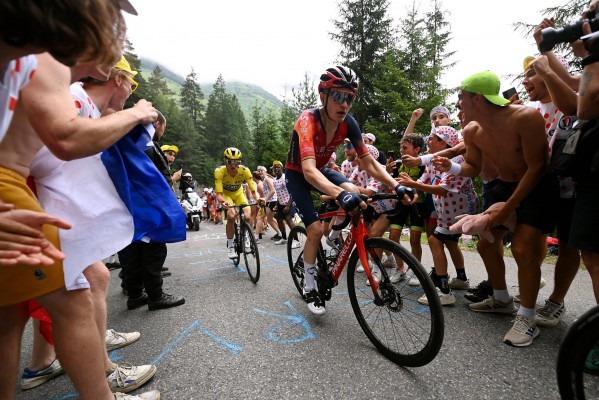 Carlos Rodríguez gana la decimocuarta etapa del Tour, Vingegaard conserva el amarillo

