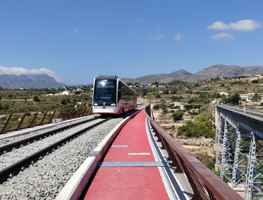Los tranvías ya circulan por el nuevo viaducto del Quisi de Benissa 