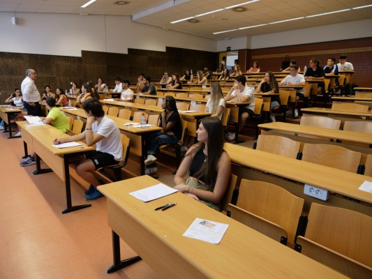 La UMH cubre el 100% de las 2.427 plazas ofertadas
