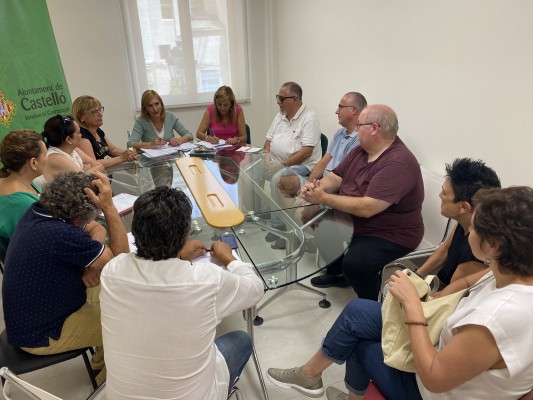 Pradas anuncia a los comerciantes de Castelló que participarán en el diseño de nuevas campañas