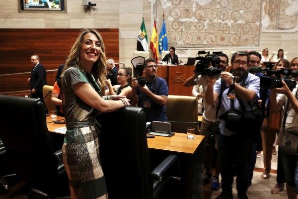 María Guardiola, investida presidenta de la Junta de Extremadura con el apoyo de PP y Vox
