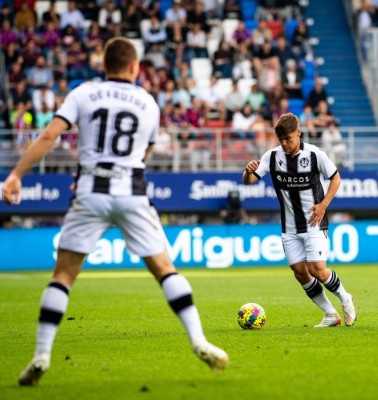 El Levante UD y Unionistas de Salamanca CF acuerdan la cesión de Carlos Giménez
