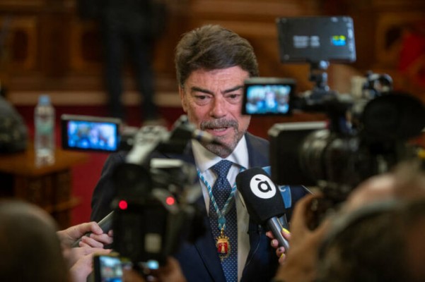 Barcala nombra a 21 asesores e incluye a tres procedentes de Ciudadanos