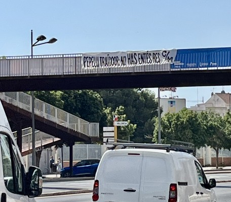 Aparecen distintas pancartas en Valencia en contra de Pepelu tras su fichaje por el Valencia CF