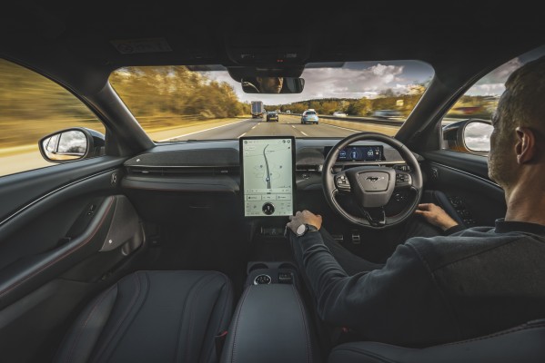 Ford, reconocida como la 'Marca de Gran Volumen Más Innovadora 2023' en los premios AutomotiveINNOVATIONS