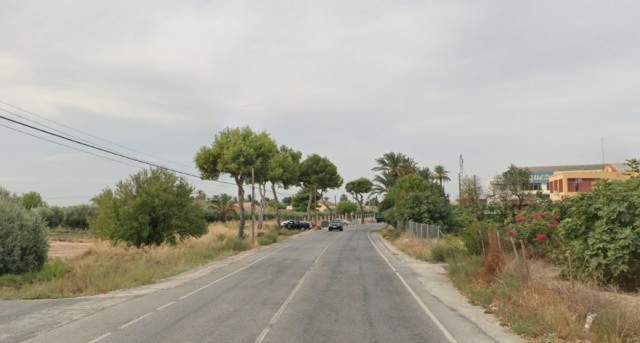 Vecinos de Matola en Elche exigen a Diputación la reforma de varios kilómetros de la CV-875