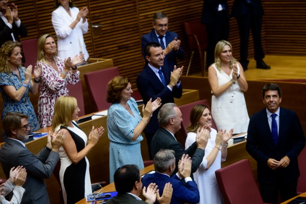 Mazón se presenta como presidente de grandes acuerdos y Vox le avisa de que vigilará su pacto