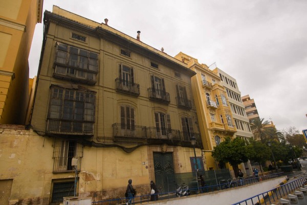 El Ayuntamiento firma la compra del Palacio de Montortal y mantiene su destino como archivo