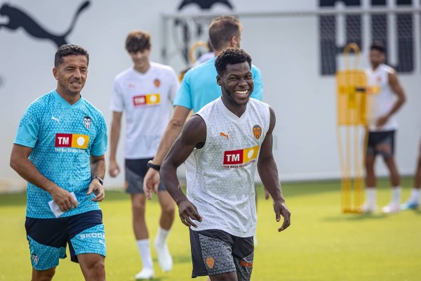 Las salidas vuelven a demorarse en el Valencia CF
