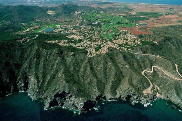 El Ayuntamiento reclama a Hidrogea la devolución de 200.000 euros a 13 comunidades de La Manga Club