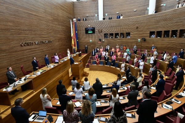 Mazón pide un minuto de silencio por las víctimas de ETA y Puig replica con otro por las de violencia machista