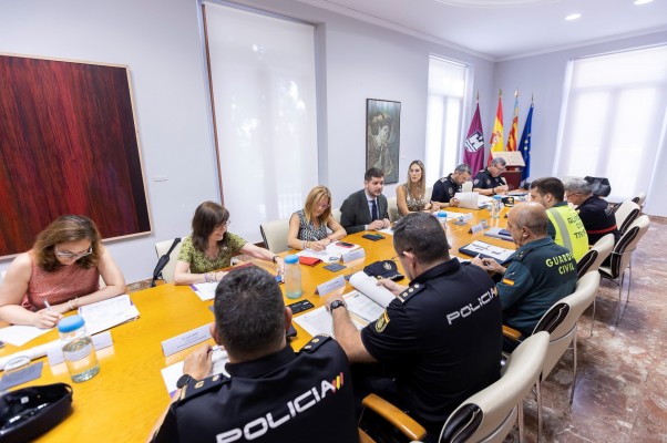 Gandia despliega un mayor dispositivo policial para ofrecer un turismo seguro este verano