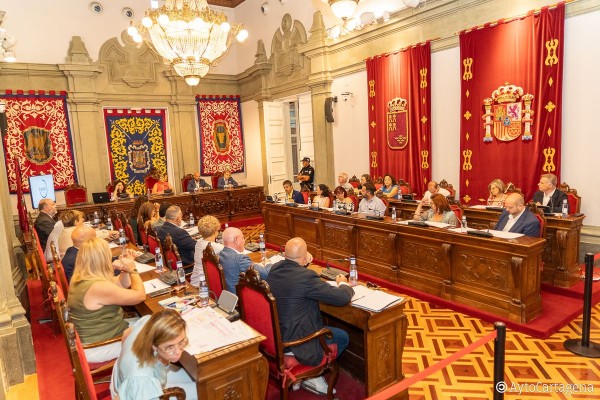 Arroyo saca adelante los sueldos de los concejales y nombra tres coordinadores con el voto del PSOE