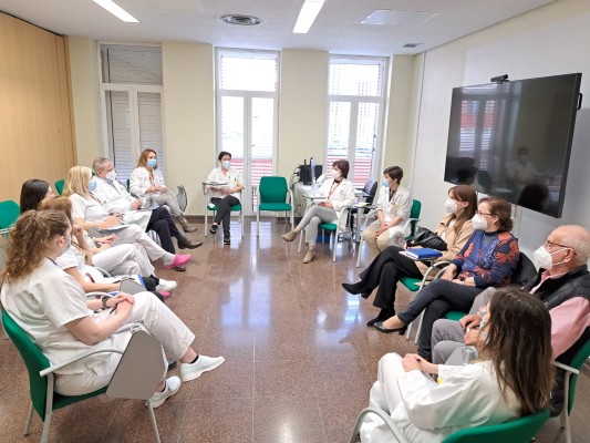 La Arrixaca contará con la colaboración de pacientes expertos en el servicio de Nefrología