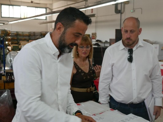 Vox Elche visita con su candidato al Congreso David García empresas del calzado y la seguridad privada