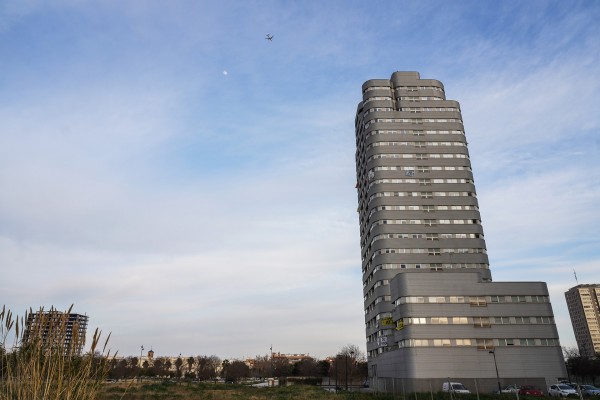 Vivienda cierra la compra del edificio de Ática en Sociópolis y evita el desalojo de sus inquilinos