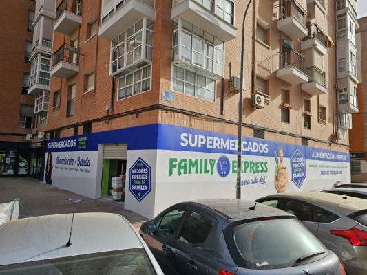 Un nuevo supermercado nutre el centro de Murcia: abre un Family Express junto a la Plaza de Toros