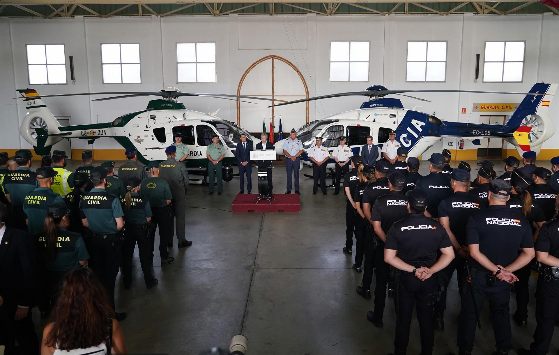 Interior convoca 2.608 nuevas plazas para la Policía Nacional y 2.520 para la Guardia Civil
