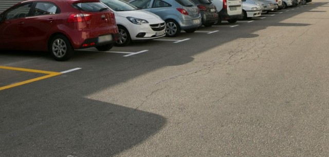 La playa de Gandia habilita dos nuevas zonas de estacionamiento de pago con un total de 187 plazas