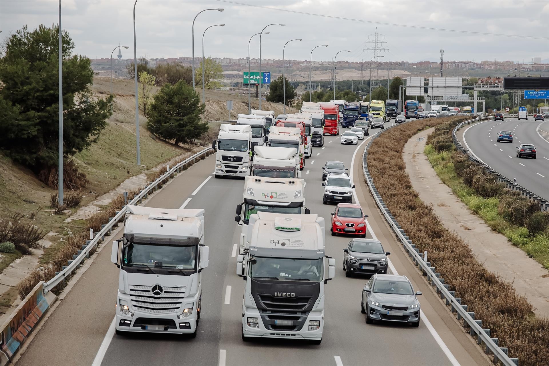 Atasco de camiones - Foto: Carlos Luján - Europa Press  - 