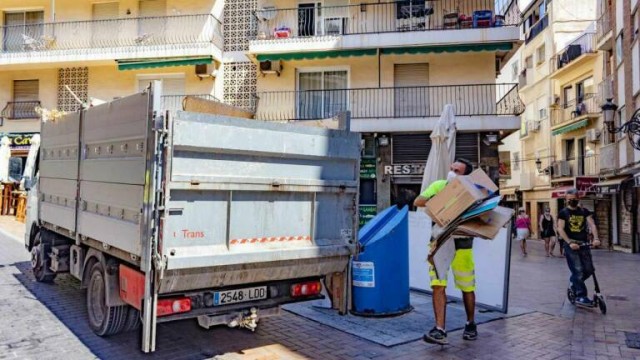 Benidorm extiende dos contratos caducados: parques y jardines y limpieza de edificios públicos