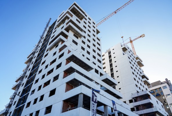 La tensión entre oferta y demanda dispara un 6% el precio de la obra nueva en València en tres meses 