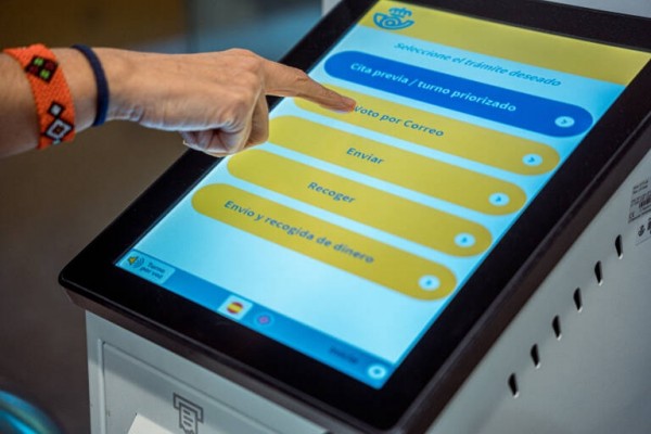 Correos contrata a 19.400 trabajadores para el refuerzo del voto por correo