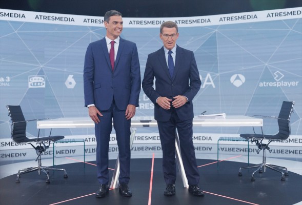 Feijóo recurre al voto de PSOE y Vox contra López Miras en su cara a cara con Sánchez