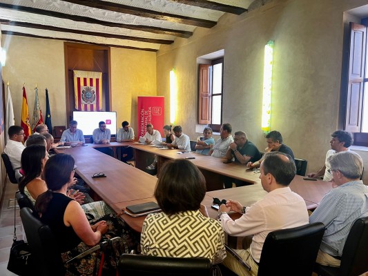 La asociación empresarial de La Vall d’Albaida expone sus reivindicaciones de cara a las elecciones