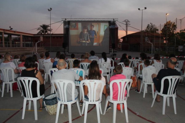 Benicàssim programa una cartelera de cine gratuita para toda la familia en el CEIP Palmerar