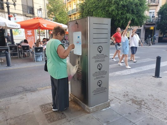 València duplica el número de fuentes de agua potable y refrigerada instaladas en la ciudad