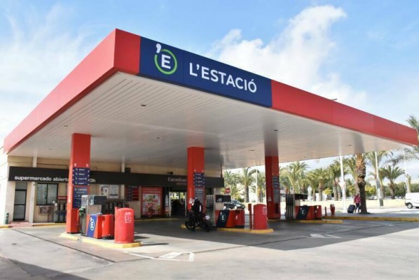 La gasolinera municipal de Elche ficha como suministradores de carburante a Esergui y Repsol