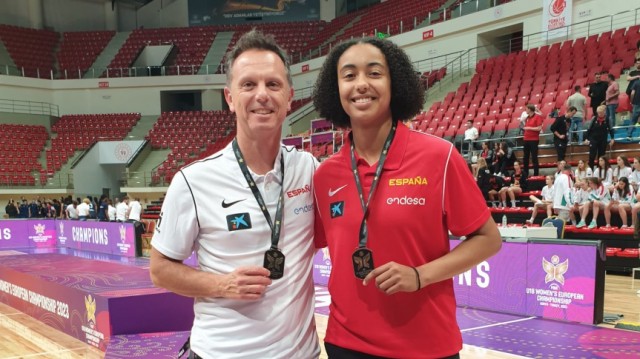 Mirembe Twehamye y Roberto Hernández, bronce en el Europeo sub18 femenino de baloncesto