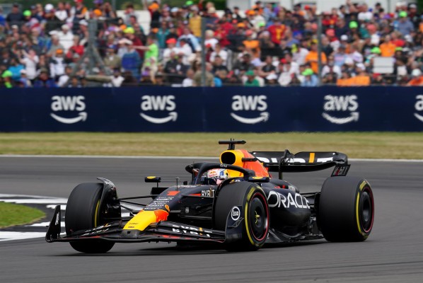 Verstappen también gana en Silverstone; Pérez fue sexto, Alonso, séptimo; y Sainz, décimo
