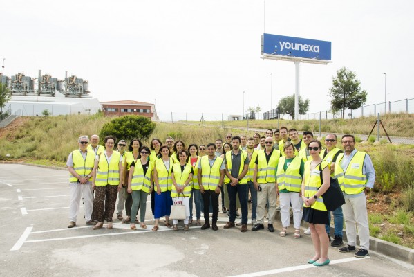 Estudiantado del Máster en Tecnología Cerámica de la UJI visita la planta de Younexa en Vall d'Alba