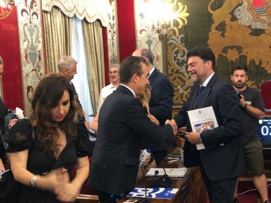 Todos contra todos en la subida de sueldos de los ediles de Alicante: el futuro pulso, los asesores 