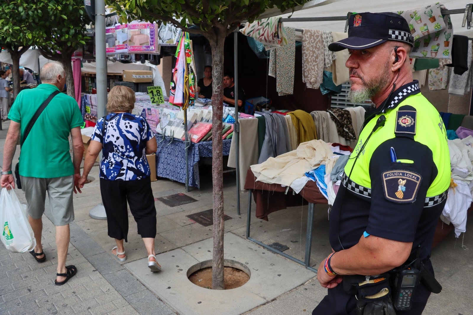 Torrent refuerza la seguridad de los mercados municipales

