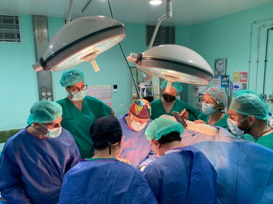 El Hospital General de Elche pone en marcha una técnica pionera para tratar la pared abdominal compleja