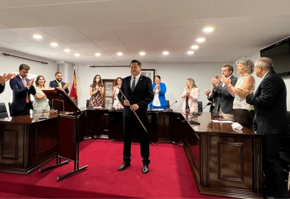 Guadassuar celebra su pleno de investidura y proclama alcalde al popular Vicente Estruch
