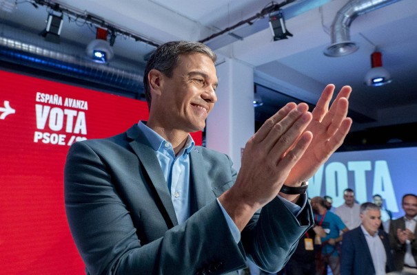 Sánchez promete gratuidad de universidad y FP Superior para alumnos que aprueben a la primera
