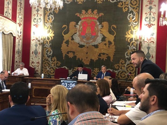 La subida de sueldos provoca la primera división en el centro derecha de Alicante: validada pese a Vox