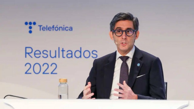 Telefónica vende el 64% de su compañía de fibra óptica en Perú a KKR y a Entel