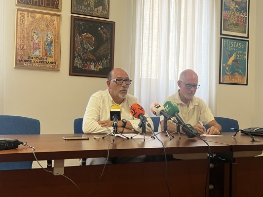 La asociación de Moros y Cristianos pagará las luces de las fiestas: El Ayuntamiento no ha llegado