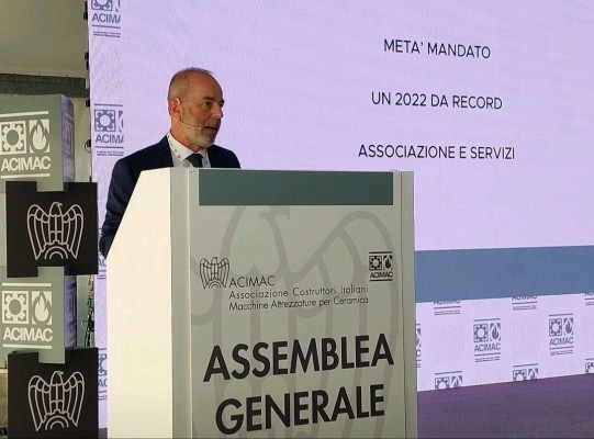 La maquinaria cerámica italiana sigue 