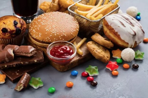 El 80% de los niños y adolescentes están expuestos a la publicidad de alimentos y bebidas no saludables