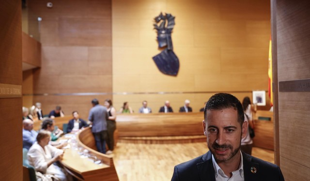 Bielsa recibe con sorpresa el giro de Ens Uneix y seguirá negociando por un 