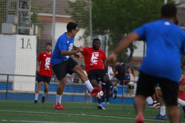 Diversión y goles en el partido de entrenadores en la Costa Blanca Cup