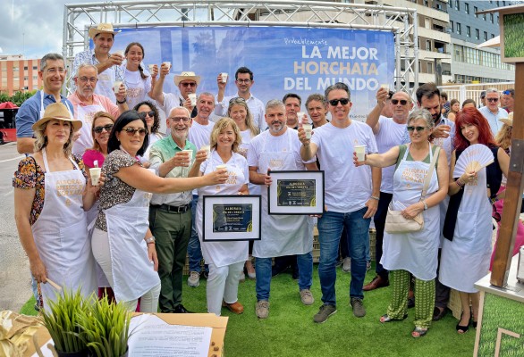 Gran fiesta en Alboraia por el Día de la Horchata con más de 3.000 vasos y 6.000 fartons