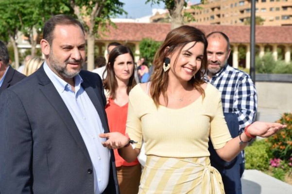 Ábalos y Sandra Gómez, juntos en un mitin de campaña con el PSPV en ebullición